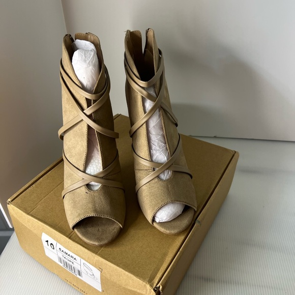 Journee collection taupe samara peep toe stiletto size 10 - Picture 1 of 8
